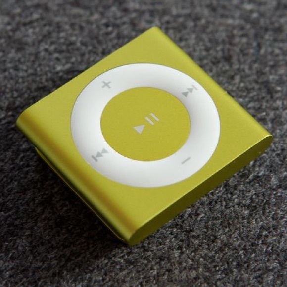 ✨NEVER OPENED✨New Green iPod Shuffle